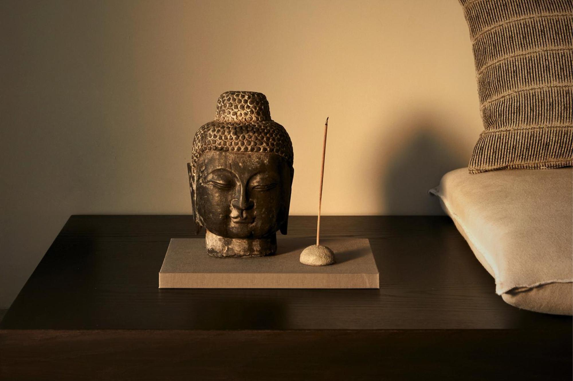Minos Palace Resort - Adults Only آغيوس نيكولاوس المظهر الخارجي الصورة Incense stick burning in a holder