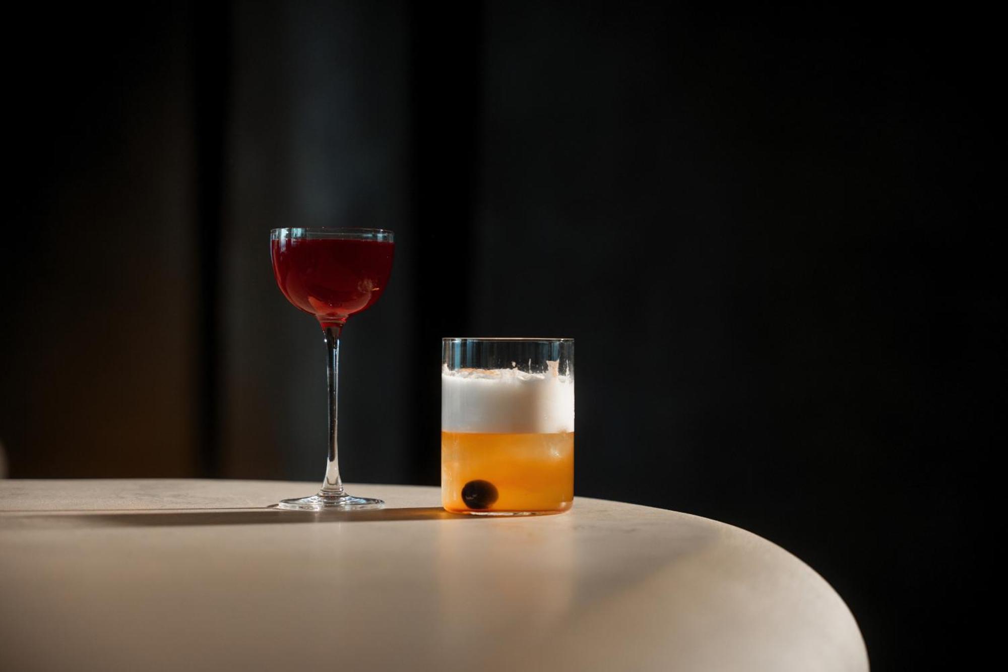 Minos Palace Resort - Adults Only آغيوس نيكولاوس المظهر الخارجي الصورة A Clover Club (left) and a Salty Dog (right)