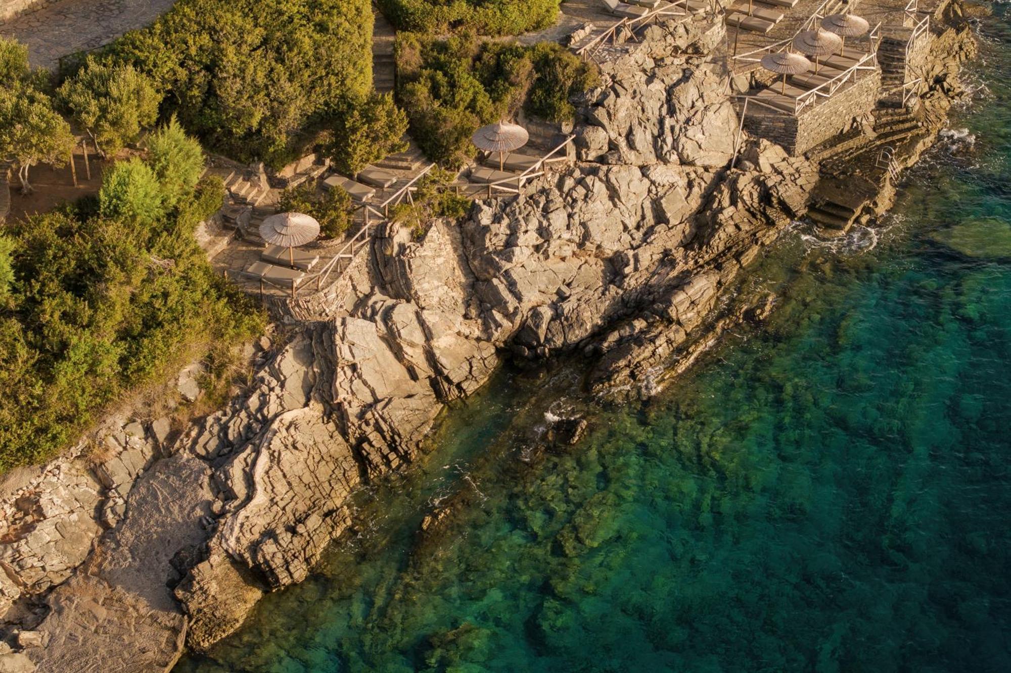 Minos Palace Resort - Adults Only آغيوس نيكولاوس المظهر الخارجي الصورة Aerial view of the rock formation
