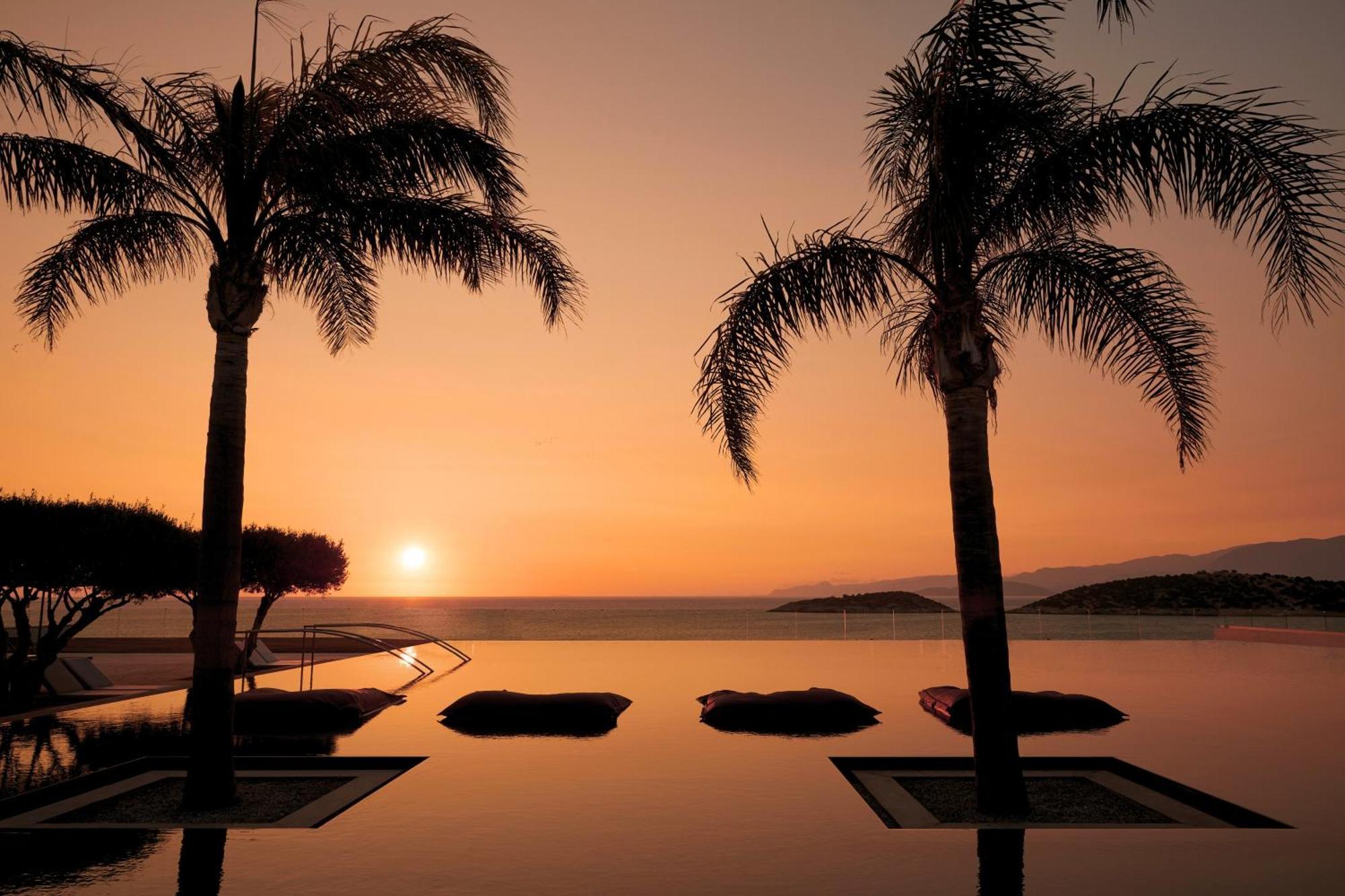 Minos Palace Resort - Adults Only آغيوس نيكولاوس المظهر الخارجي الصورة Sunset at the pool